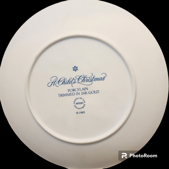 VTG 80"S AVON "A CHILD'S CHRISTMAS" PORCELAIN PLATE TRIMMED WITH 24K GOLD - Picture 3 of 9
